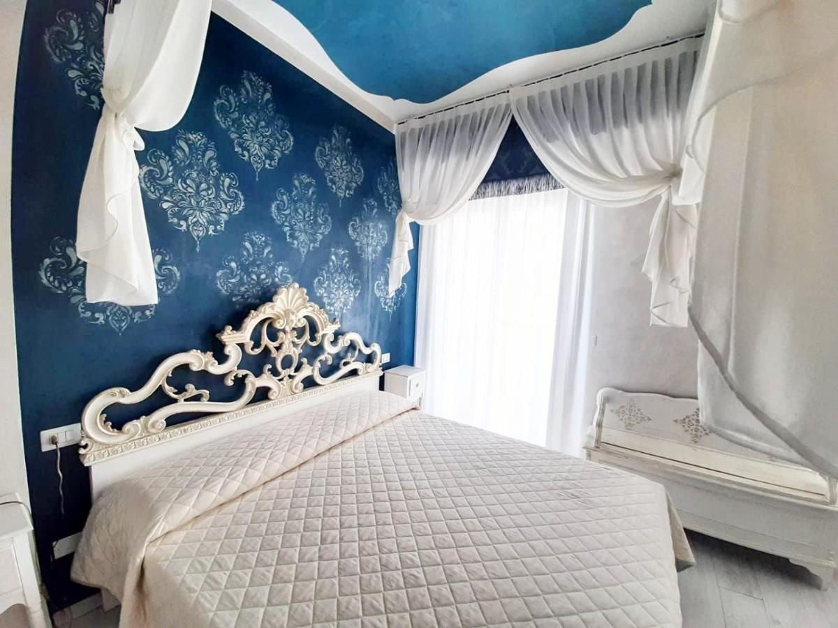 Train Station Apartment *